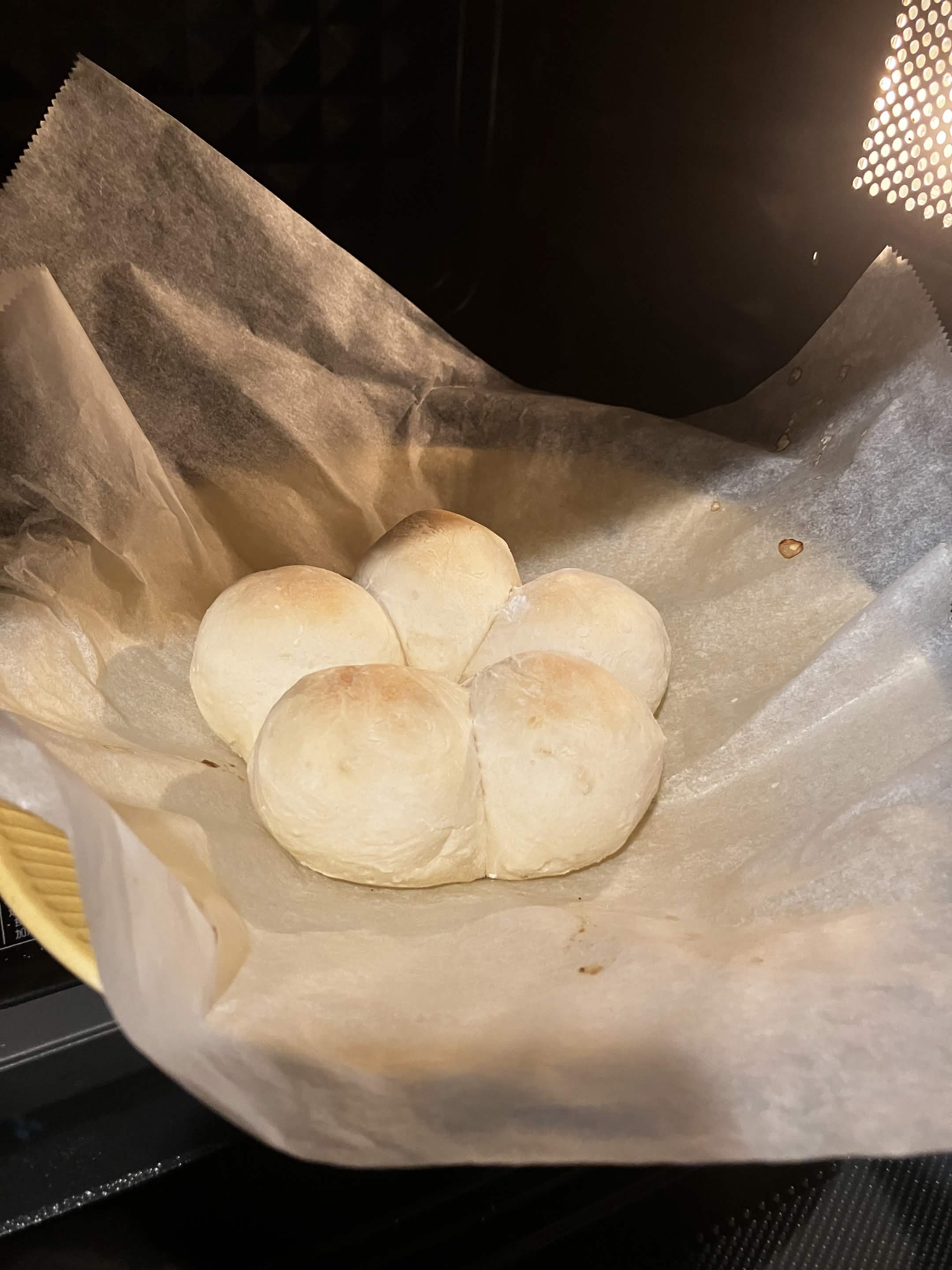 こんがり焼き上がったちぎりパン